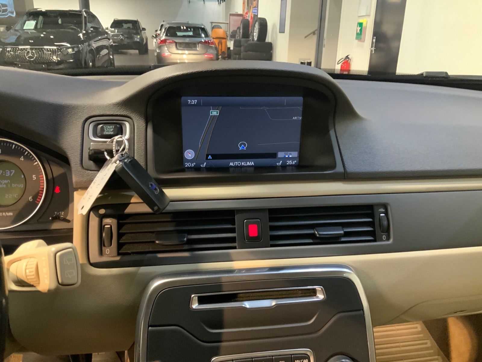 Sort Volvo XC70 fra 2012