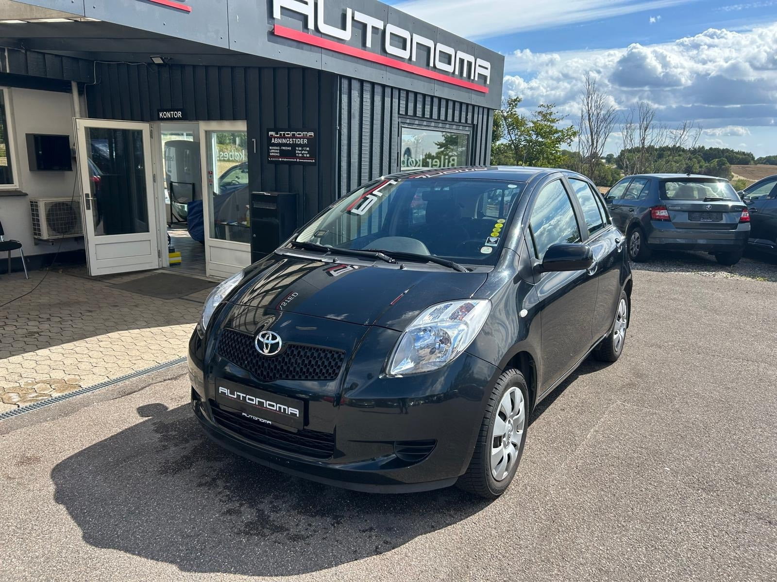 Sort Toyota Yaris fra 2007