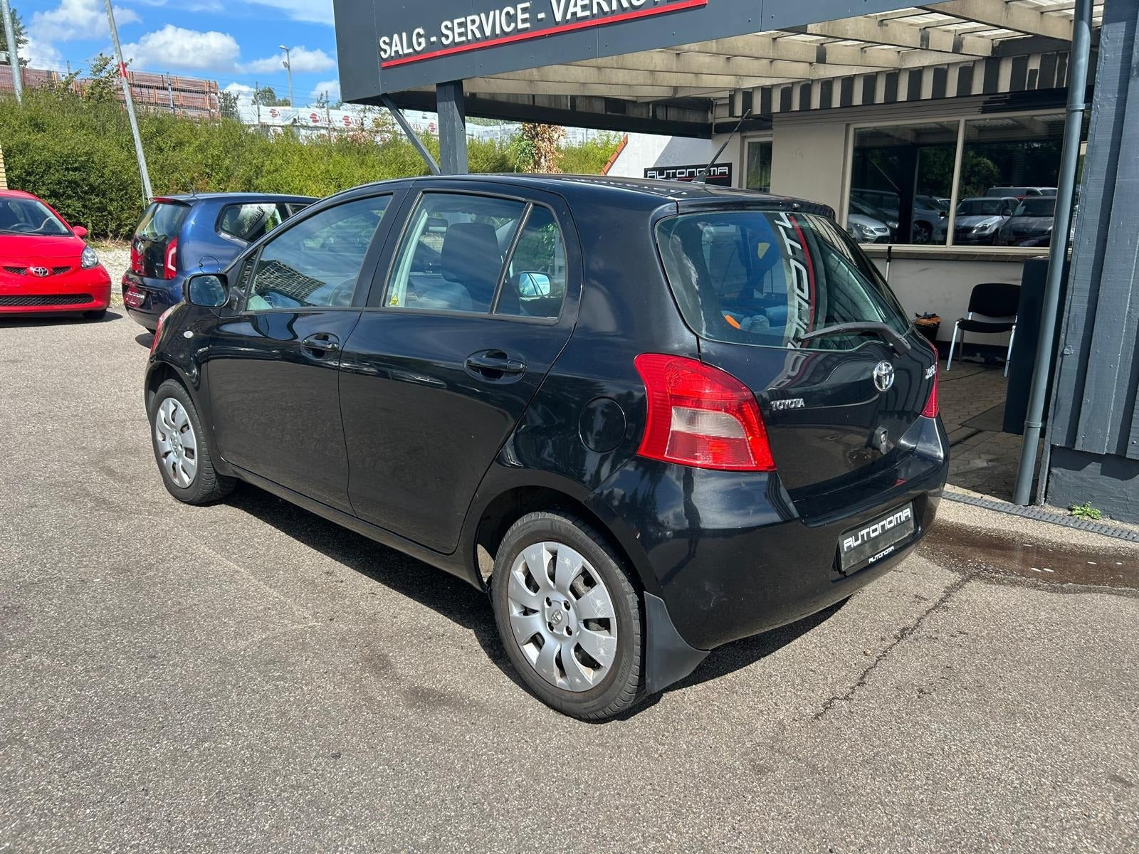 Sort Toyota Yaris fra 2007