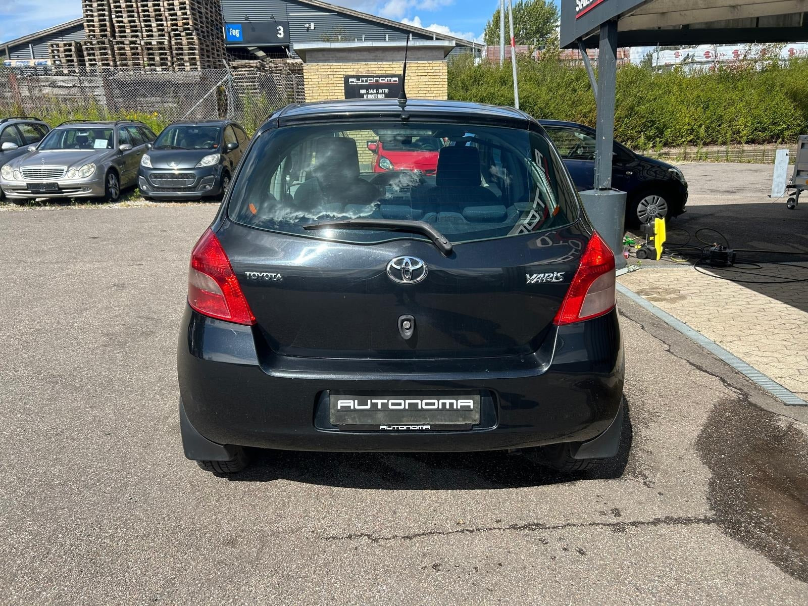 Sort Toyota Yaris fra 2007