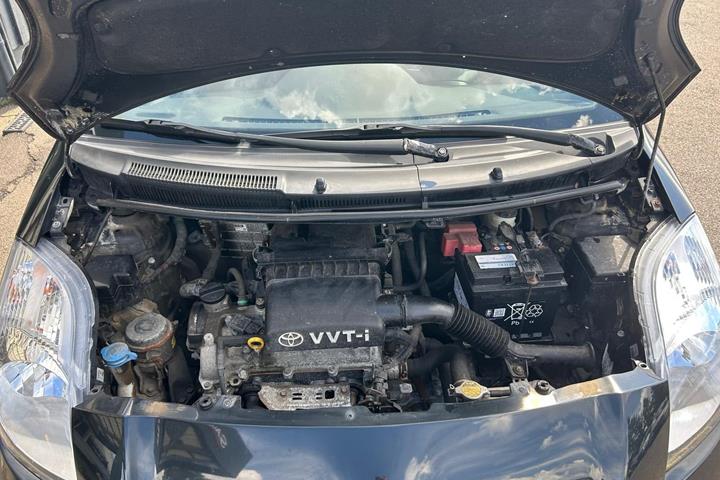 Sort Toyota Yaris fra 2007