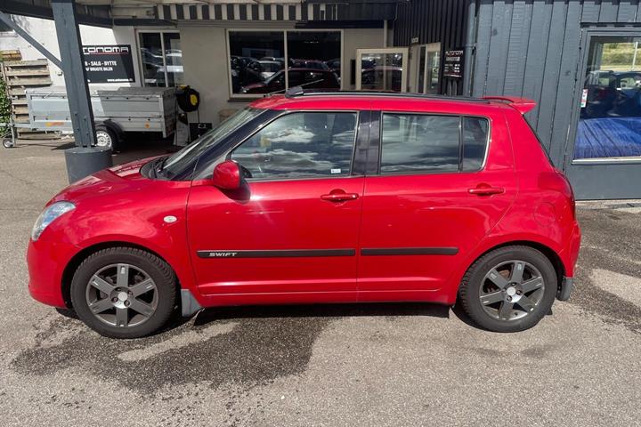 Rød Suzuki Swift fra 2007