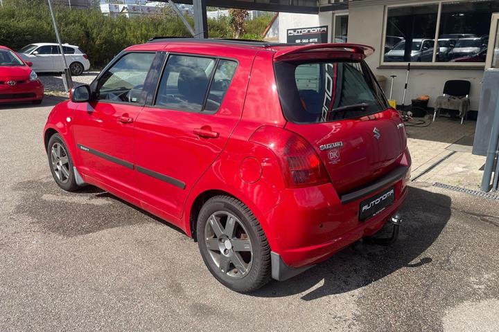 Rød Suzuki Swift fra 2007