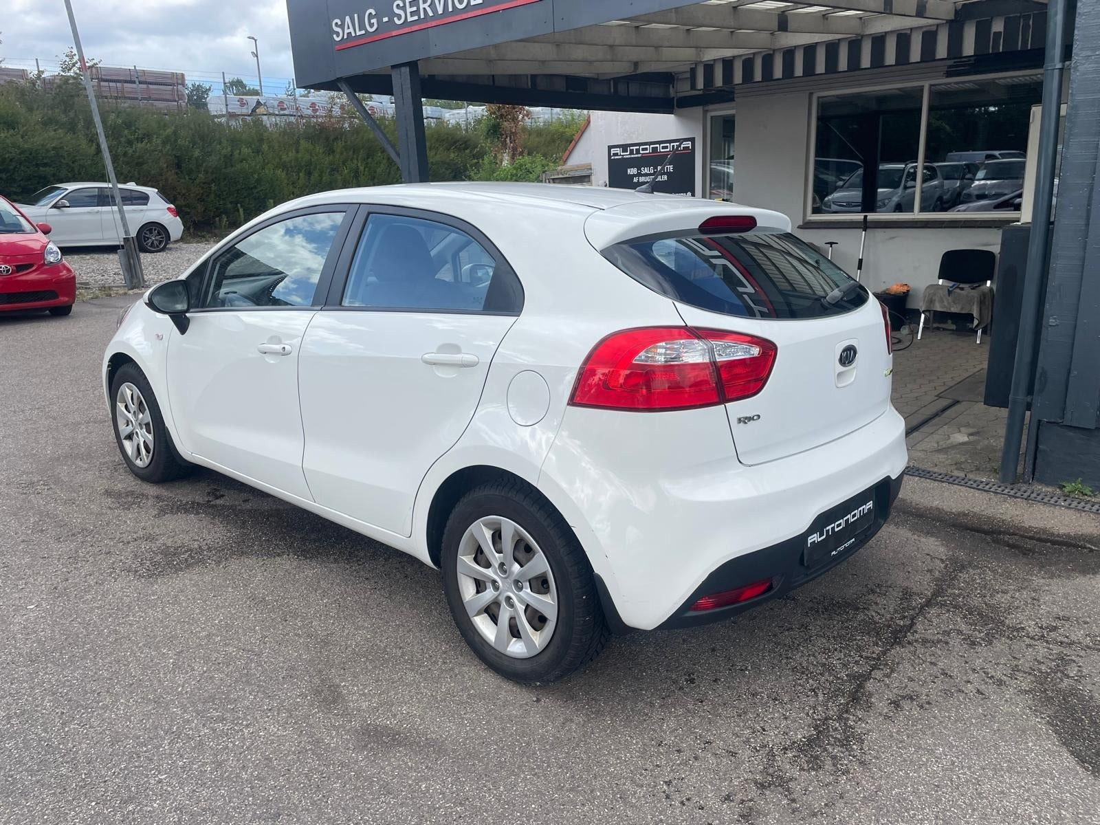 Grøn Kia Rio fra 2012