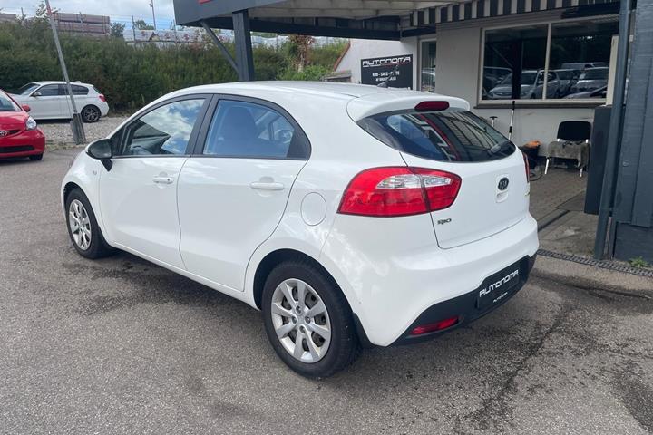 Grøn Kia Rio fra 2012