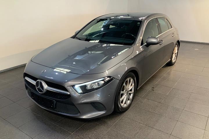 Grå Mercedes A200 fra 2020 set udefra