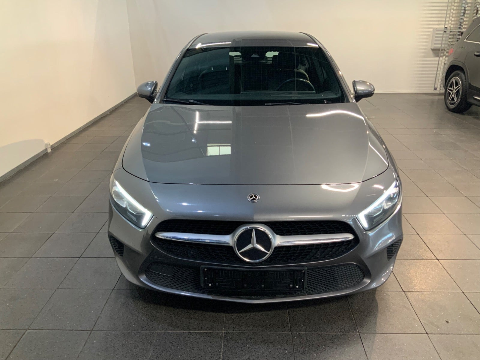Grå Mercedes A200 fra 2020