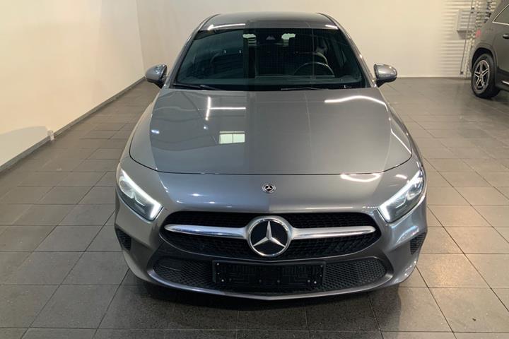 Grå Mercedes A200 fra 2020