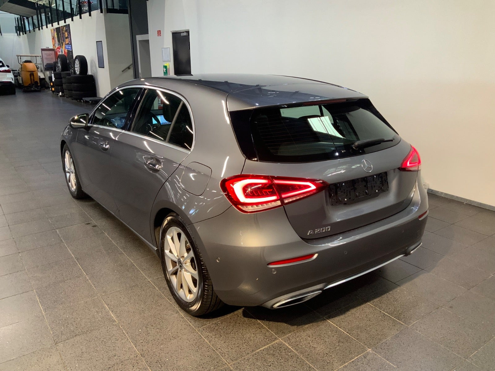Grå Mercedes A200 fra 2020
