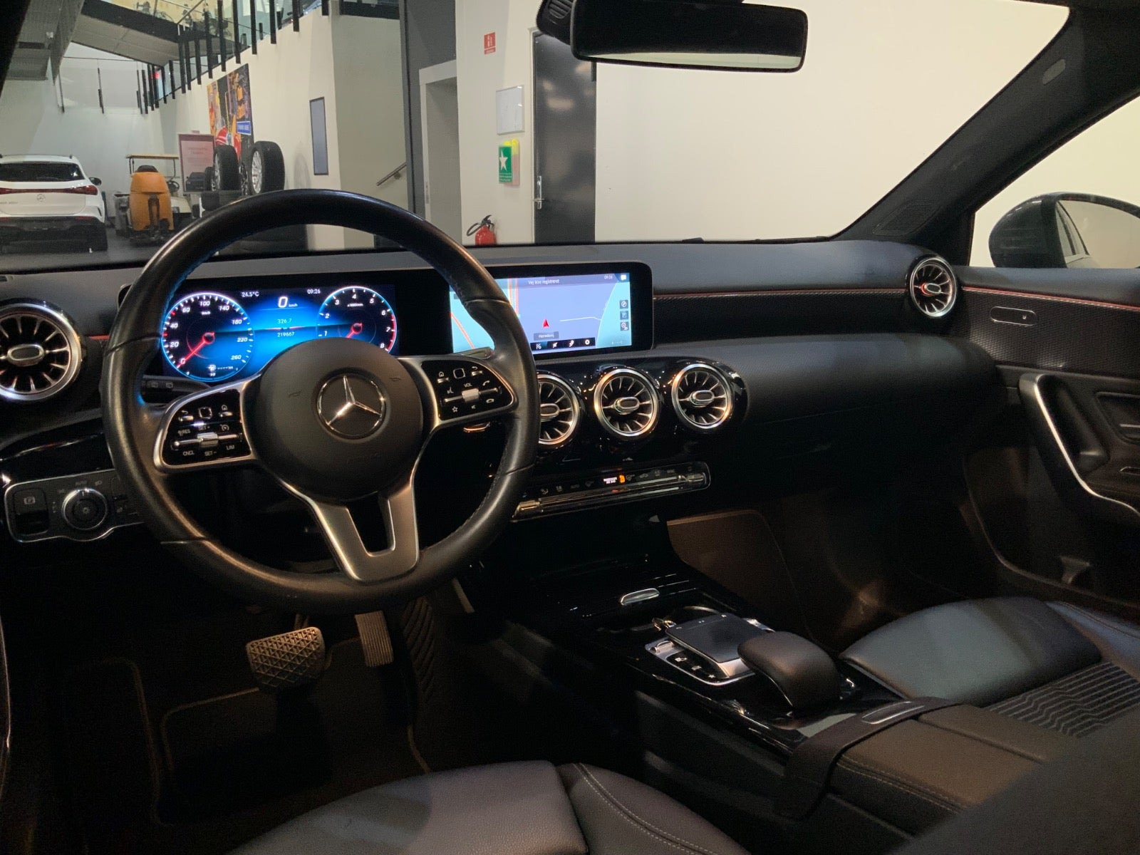 Grå Mercedes A200 fra 2020