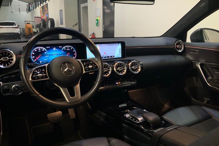 Grå Mercedes A200 fra 2020