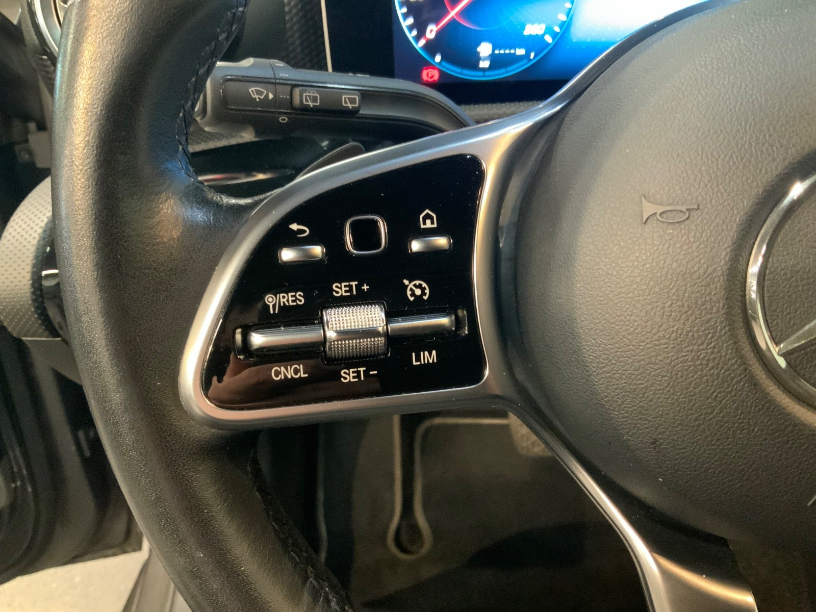 Grå Mercedes A200 fra 2020
