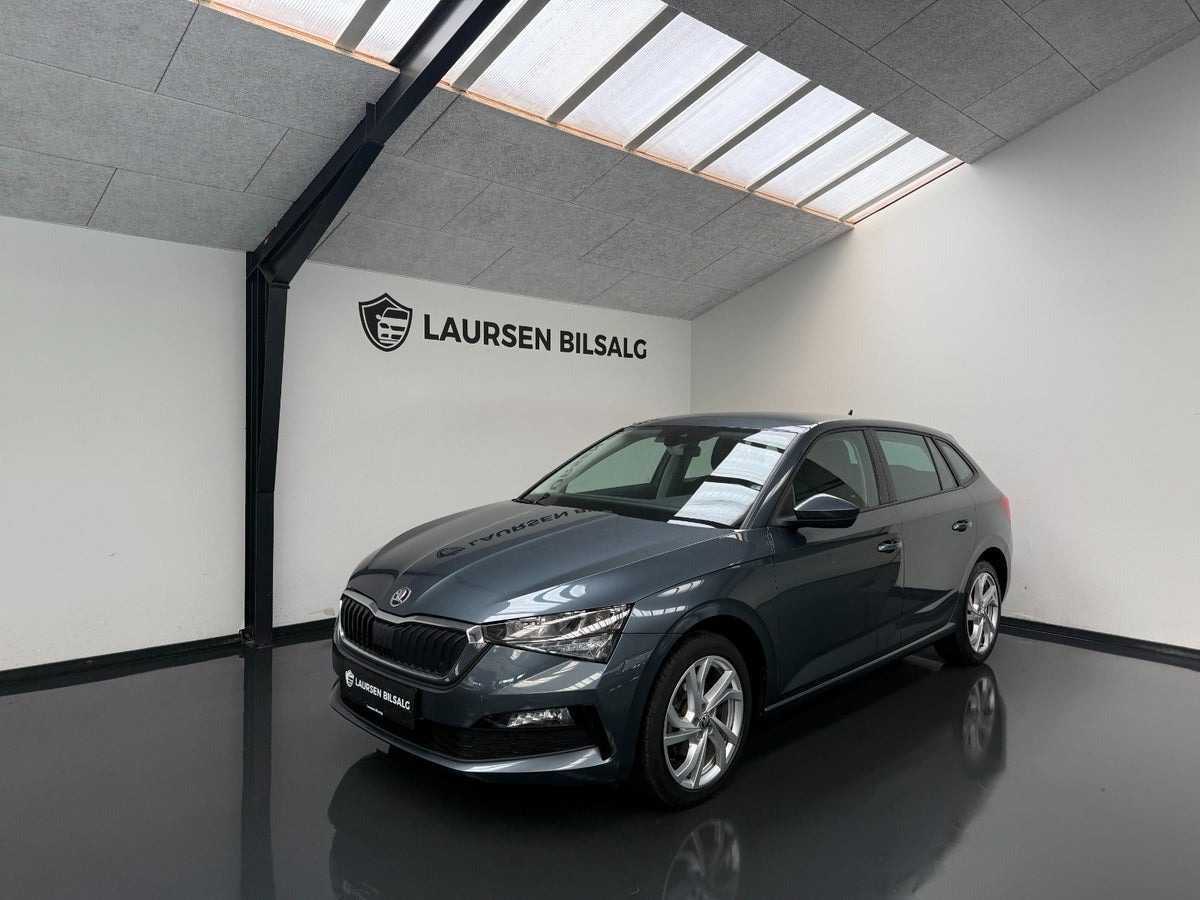 Grå Skoda Scala fra 2021