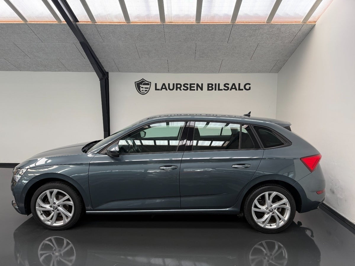 Grå Skoda Scala fra 2021