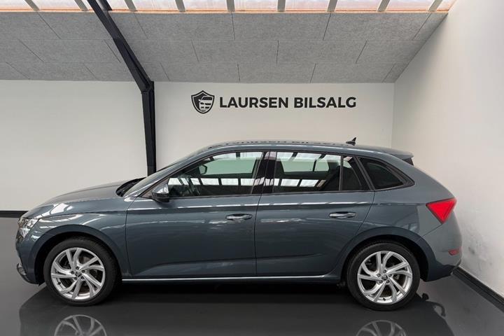 Grå Skoda Scala fra 2021