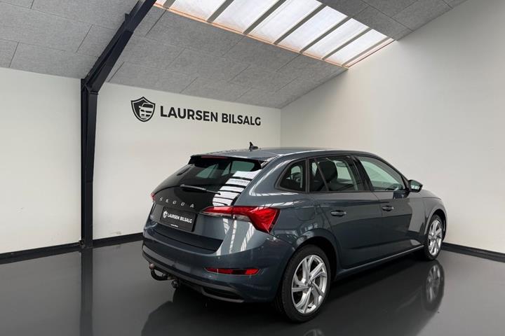 Grå Skoda Scala fra 2021