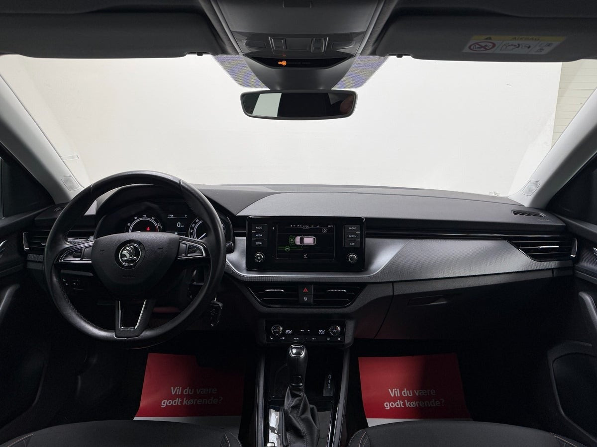 Grå Skoda Scala fra 2021
