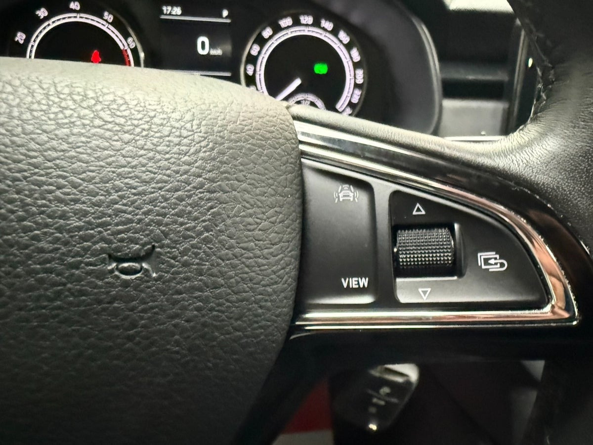 Grå Skoda Scala fra 2021