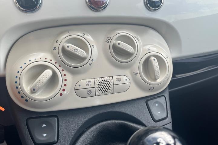 Hvid Fiat 500 fra 2010