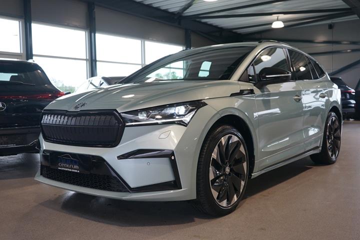 Grå Skoda Enyaq fra 2023