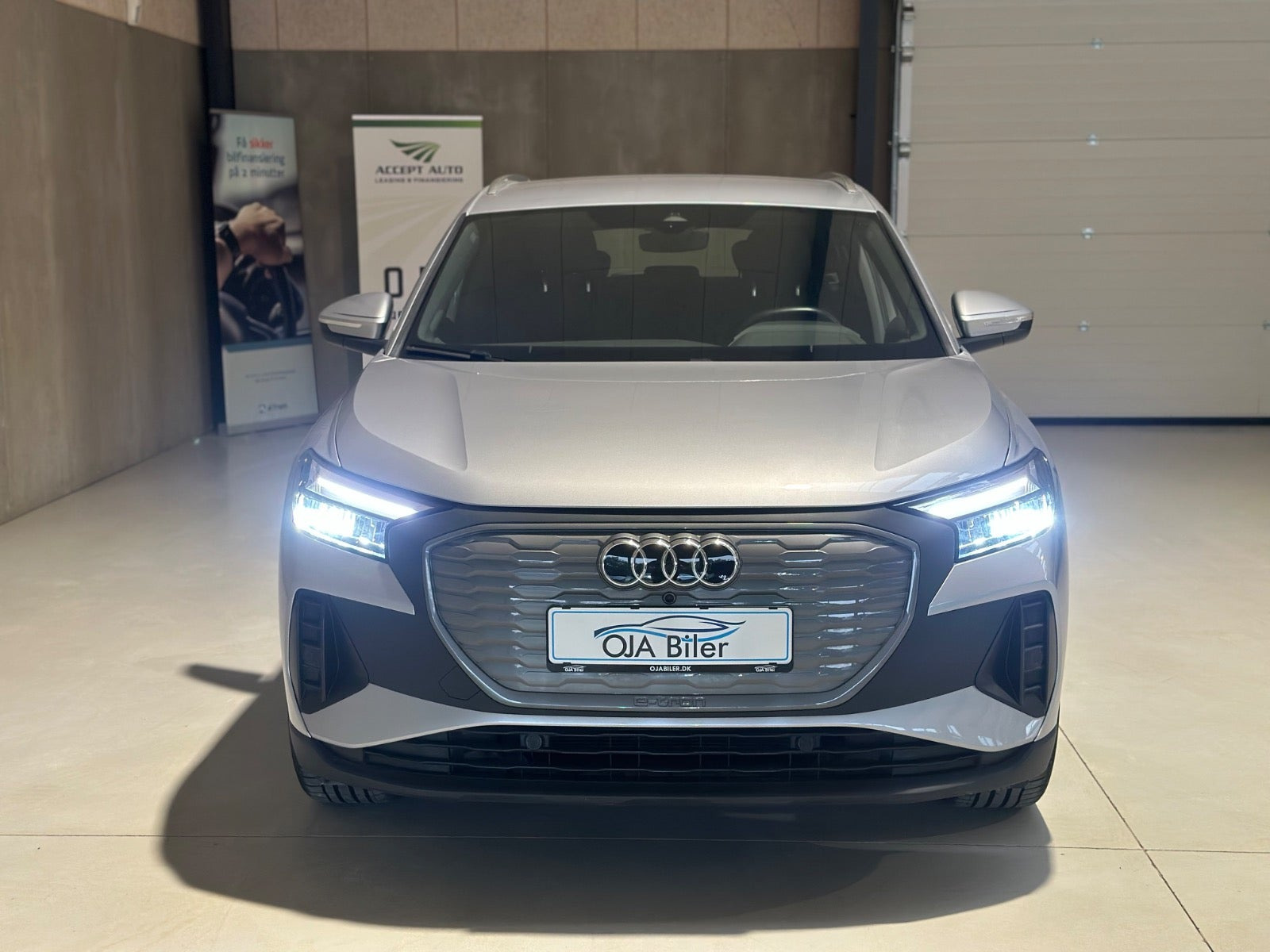 Sølv Audi Q4 e-tron fra 2023