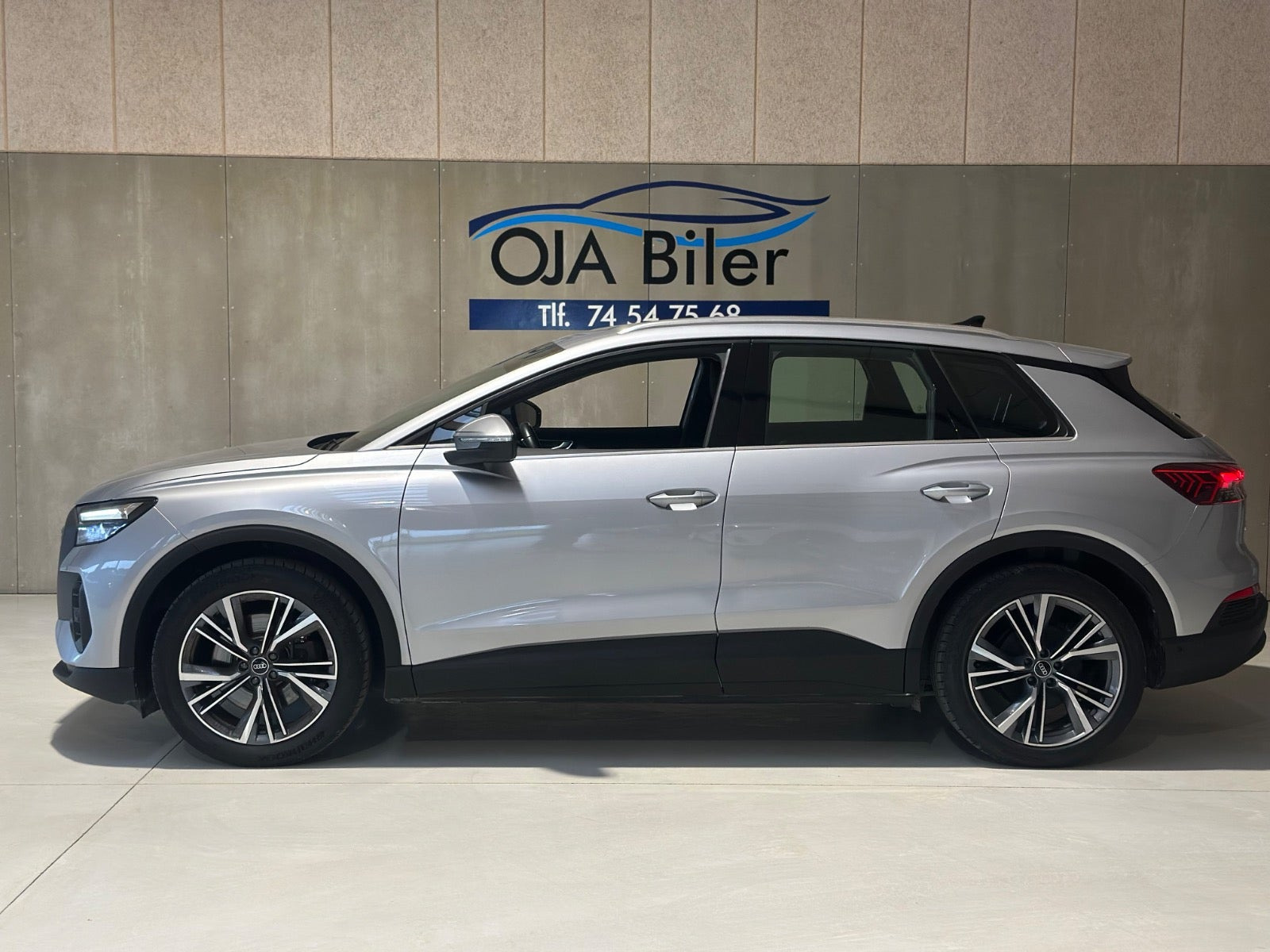 Sølv Audi Q4 e-tron fra 2023