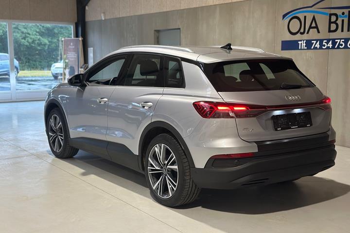 Sølv Audi Q4 e-tron fra 2023