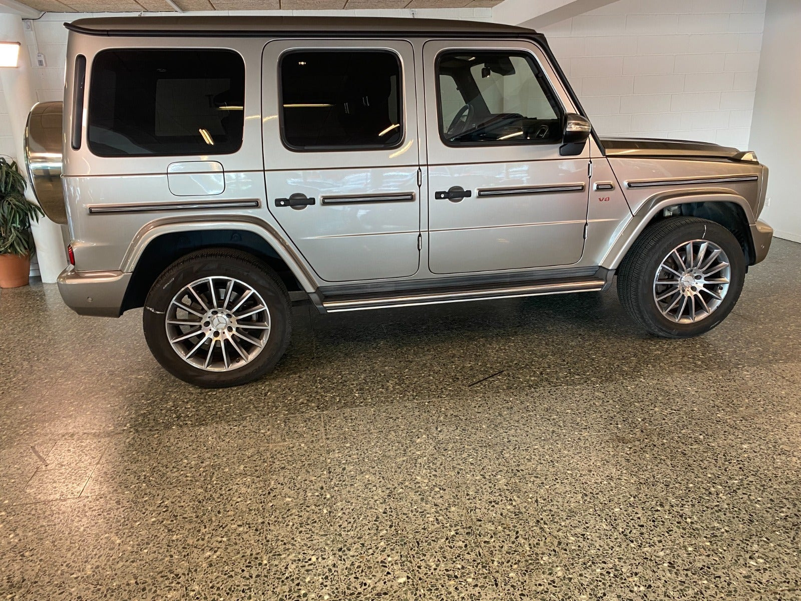 Orange Mercedes G500 fra 2018