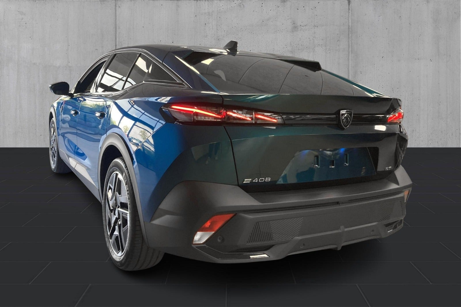 Blå Peugeot e-408 fra 2026