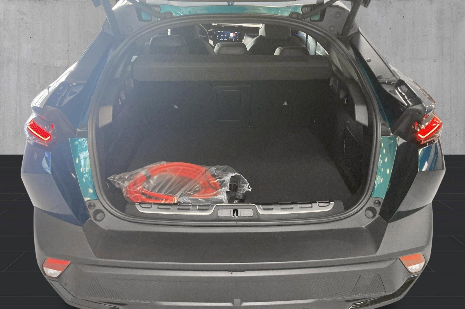 Blå Peugeot e-408 fra 2026