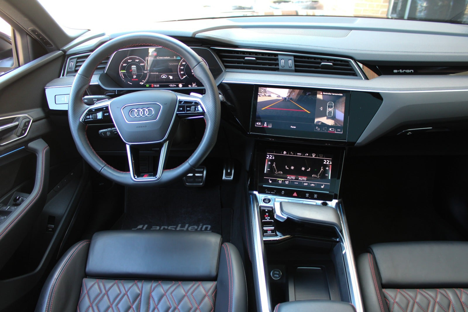 Sort Audi Q8 e-tron fra 2024