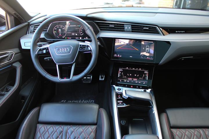 Sort Audi Q8 e-tron fra 2024