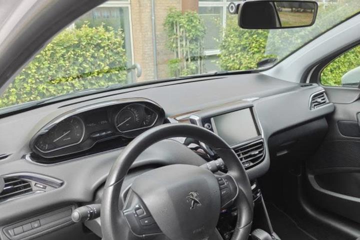 Hvid Peugeot 208 fra 2018