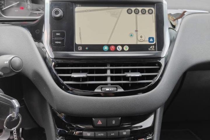 Hvid Peugeot 208 fra 2018