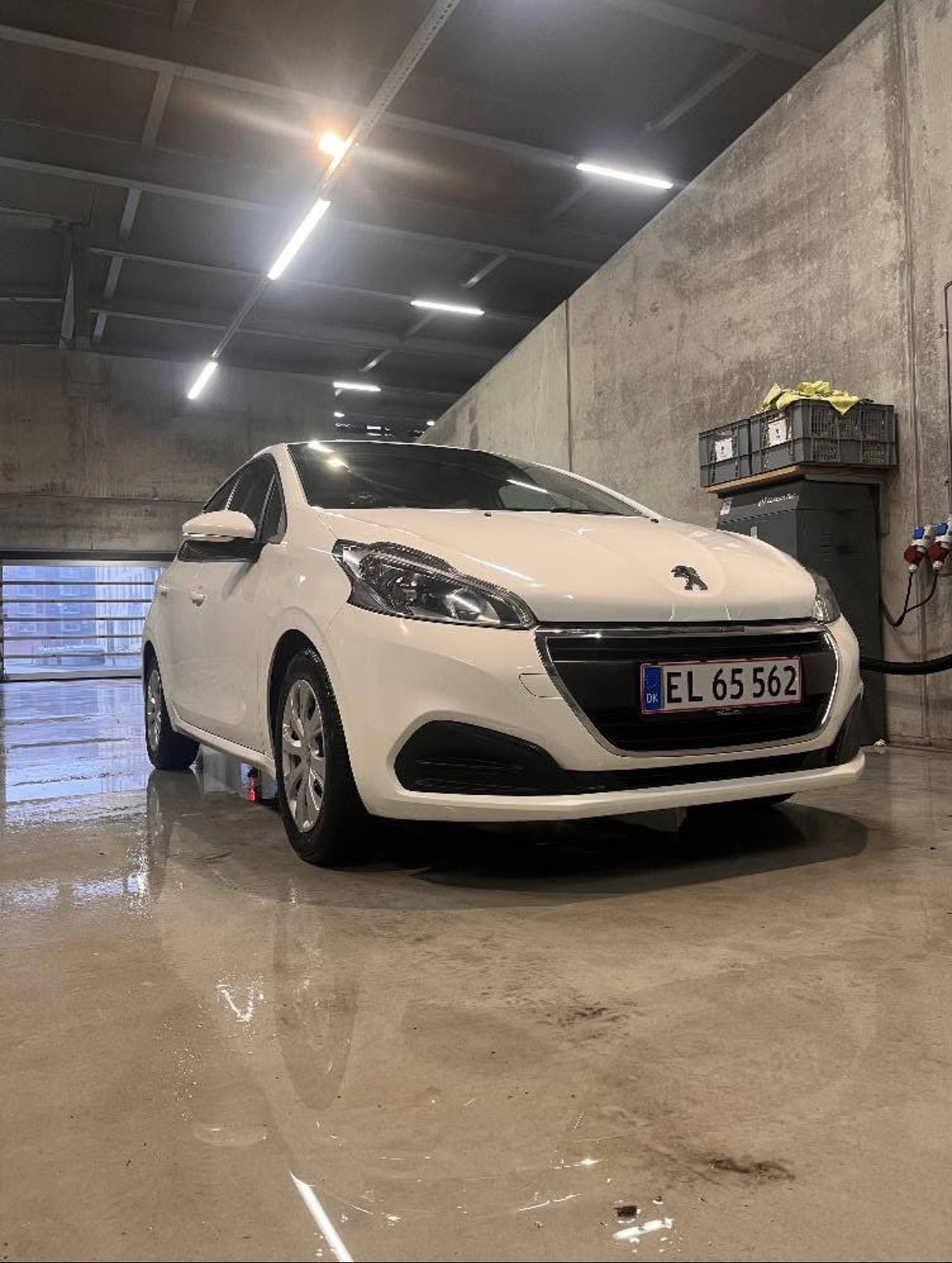 Hvid Peugeot 208 fra 2018
