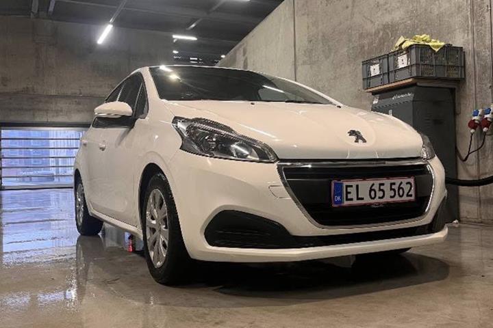 Hvid Peugeot 208 fra 2018