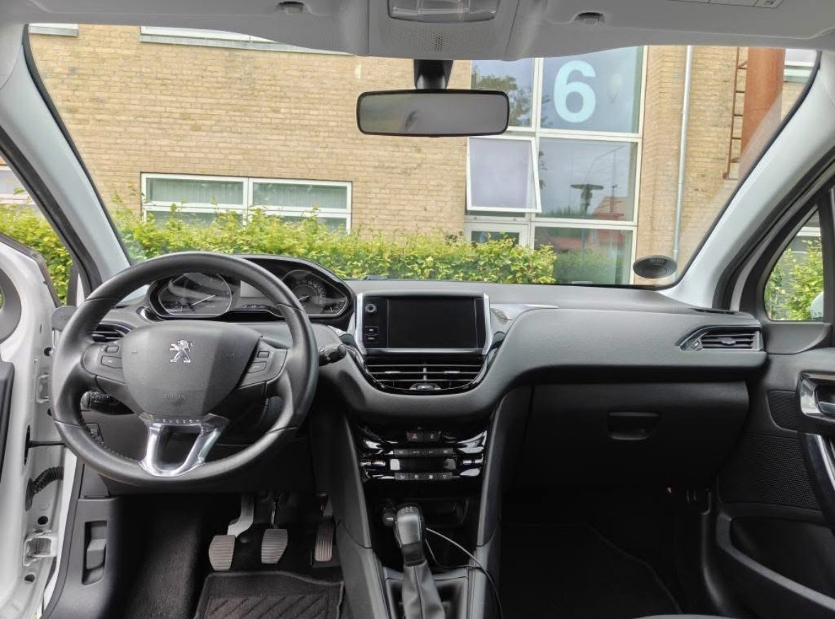 Hvid Peugeot 208 fra 2018