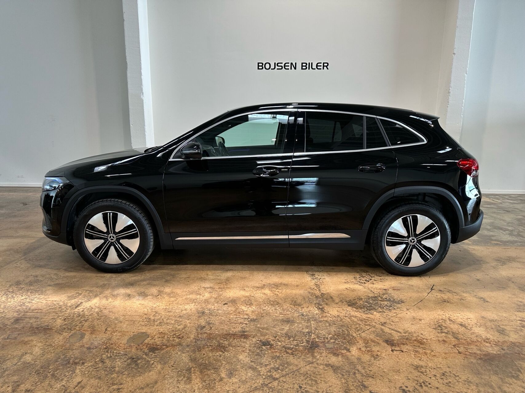 Sort Mercedes EQA 250+ fra 2023