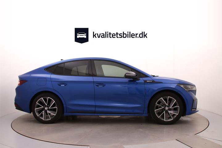 Blå Skoda Enyaq fra 2023