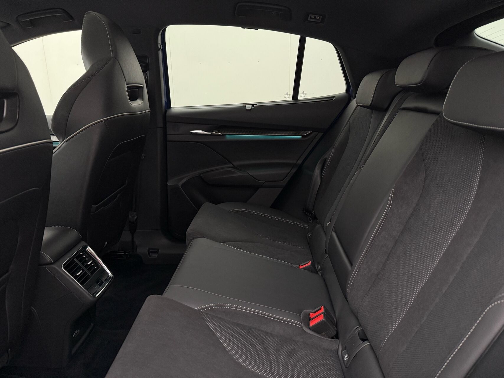 Blå Skoda Enyaq fra 2023