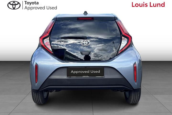 Grå Toyota Aygo X fra 2024
