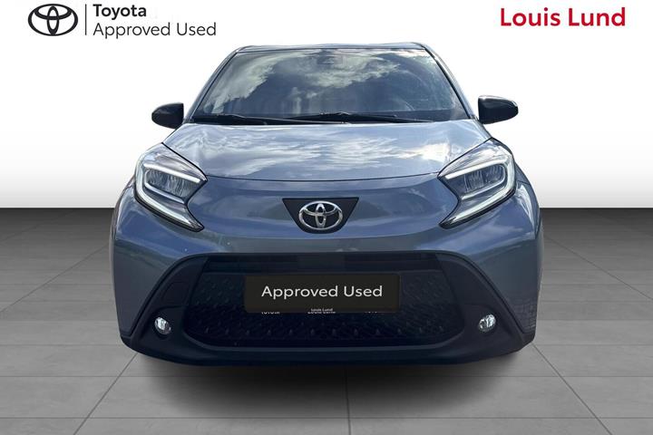Grå Toyota Aygo X fra 2024