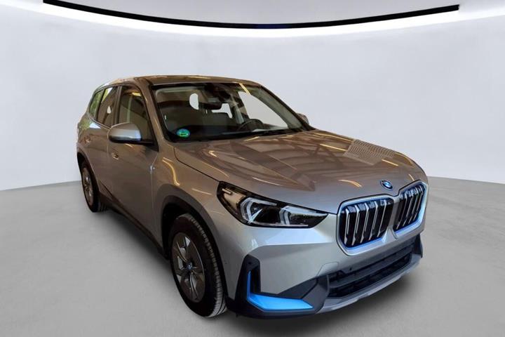 Sølv BMW iX1 fra 2023
