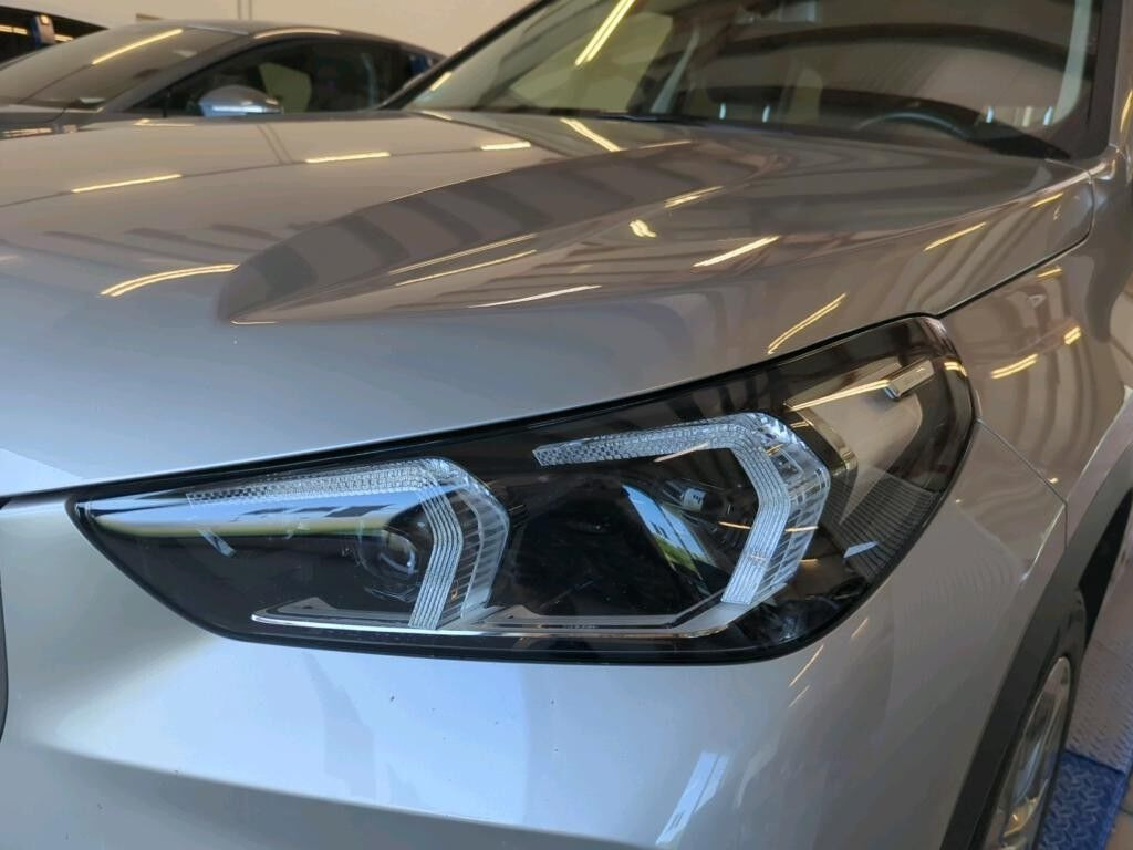 Sølv BMW iX1 fra 2023