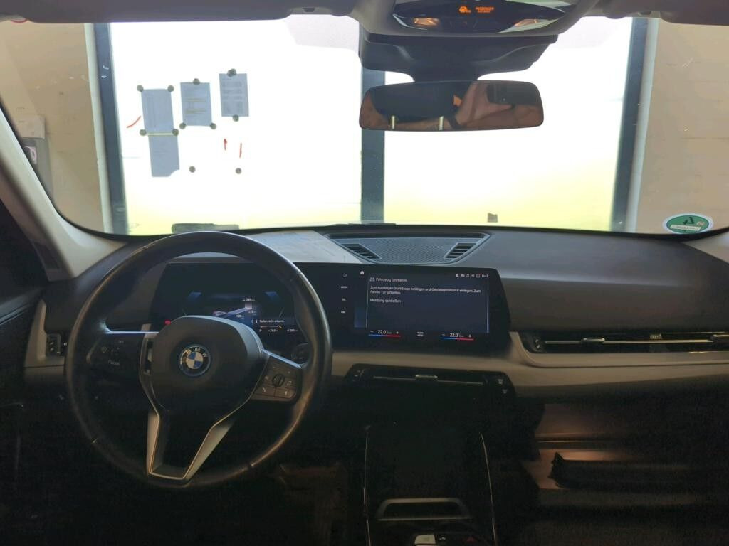 Sølv BMW iX1 fra 2023