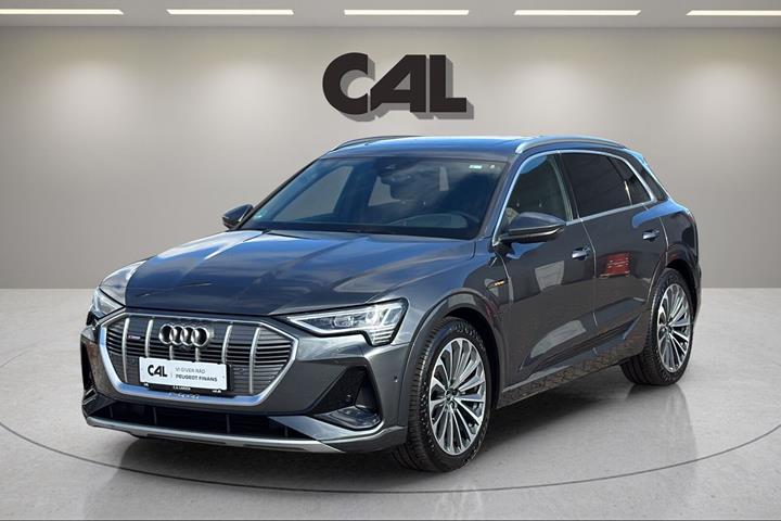 Grå Audi e-tron fra 2022