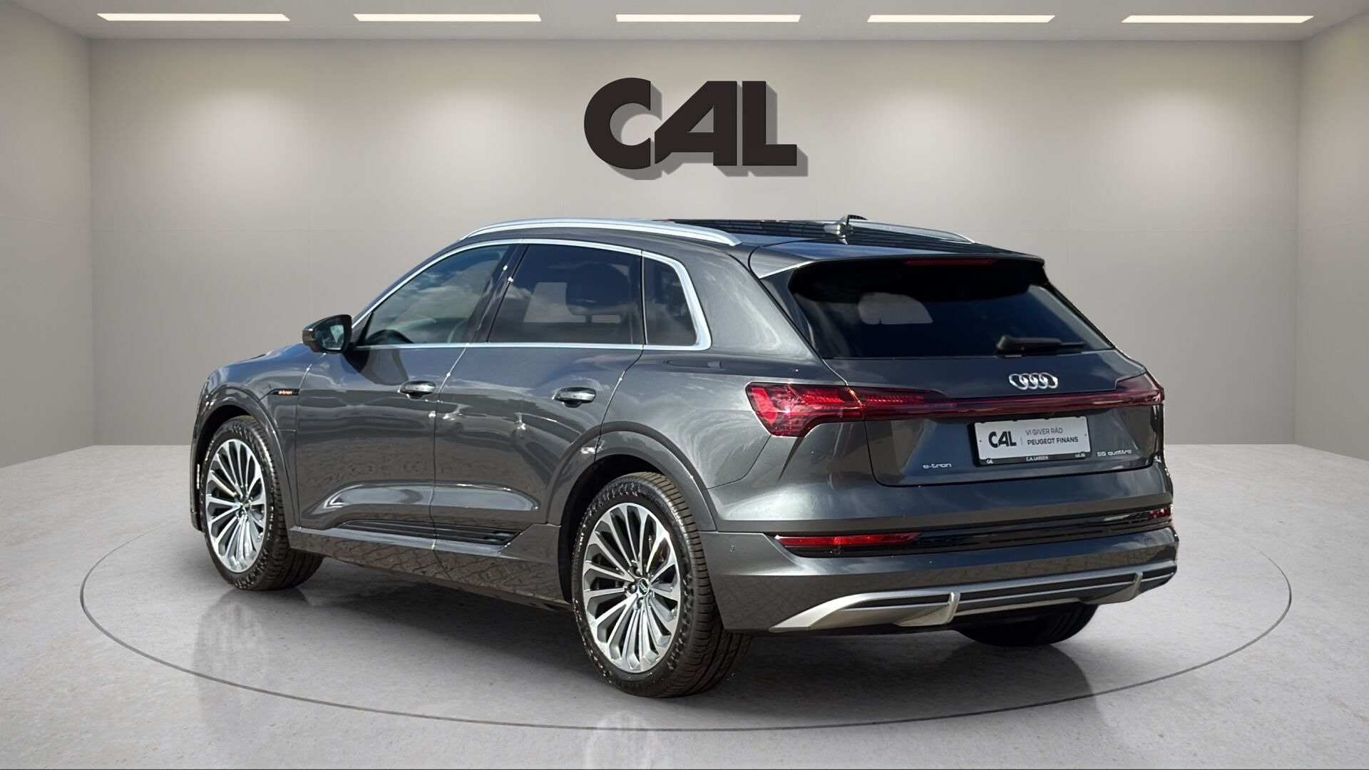 Grå Audi e-tron fra 2022