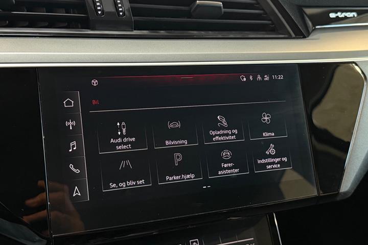 Grå Audi e-tron fra 2020