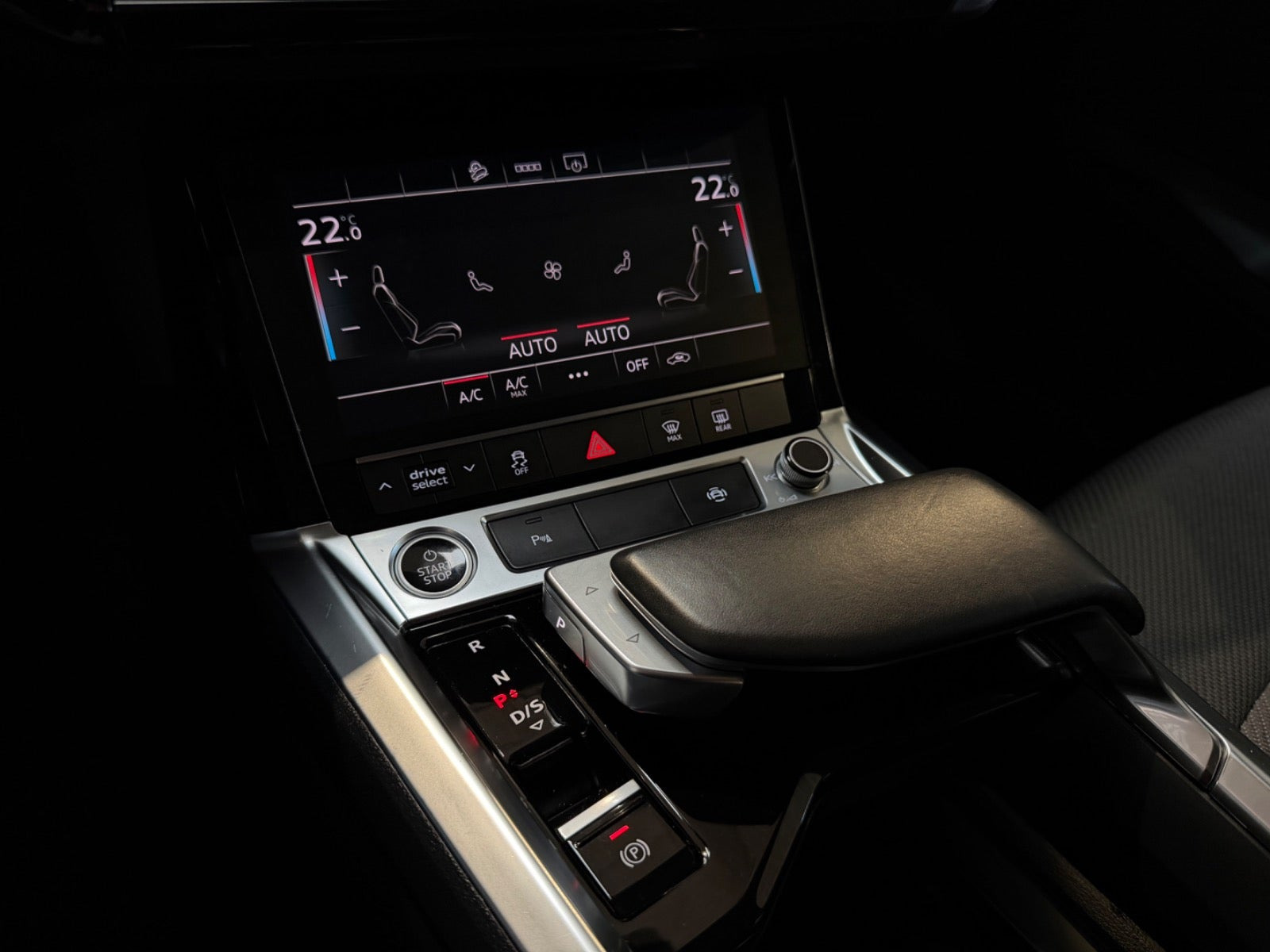 Grå Audi e-tron fra 2020