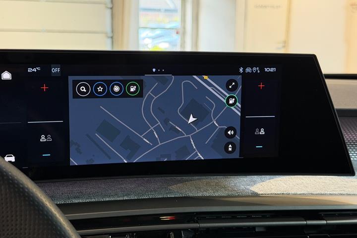 Grå Peugeot e-5008 fra 2025